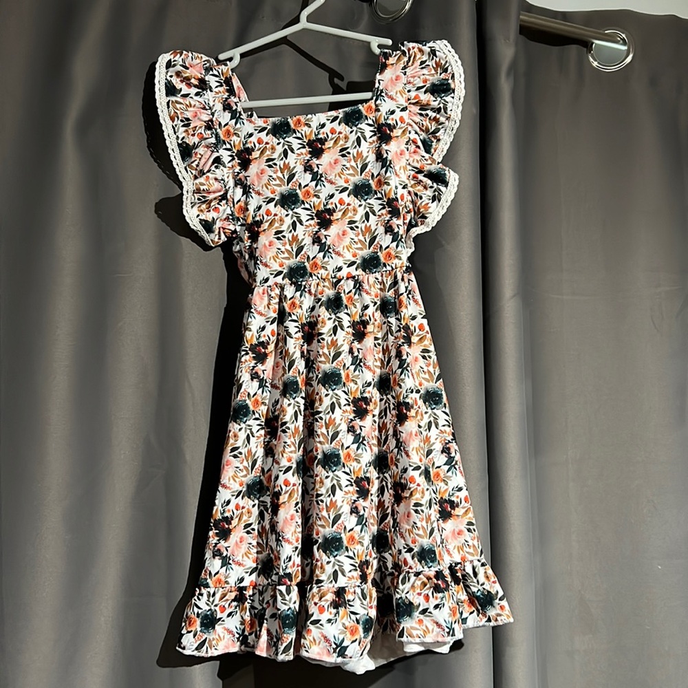 Floral cross back dark floral lace boutique dress Size 5T Like new!